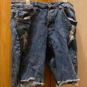 Men’s ripped denim shorts